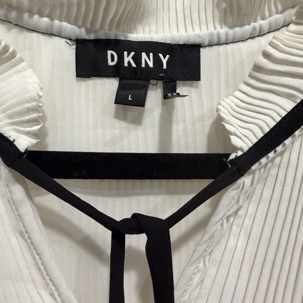 DKNY White and Black Pleated Sleeveless Blouse. Gently loved. - Picture 2 of 5